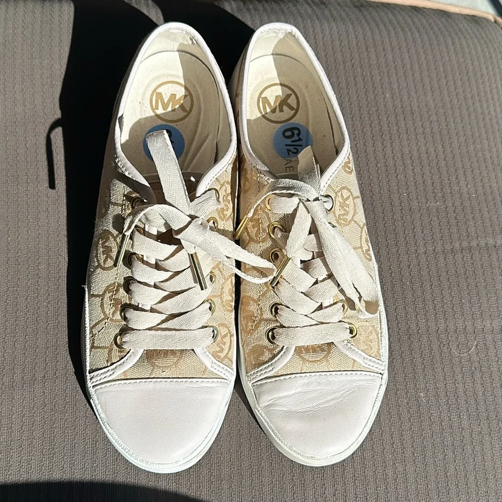 Michael Kors Signature MK Leather Trim City Sneaker  6 1/2 - Picture 2 of 7
